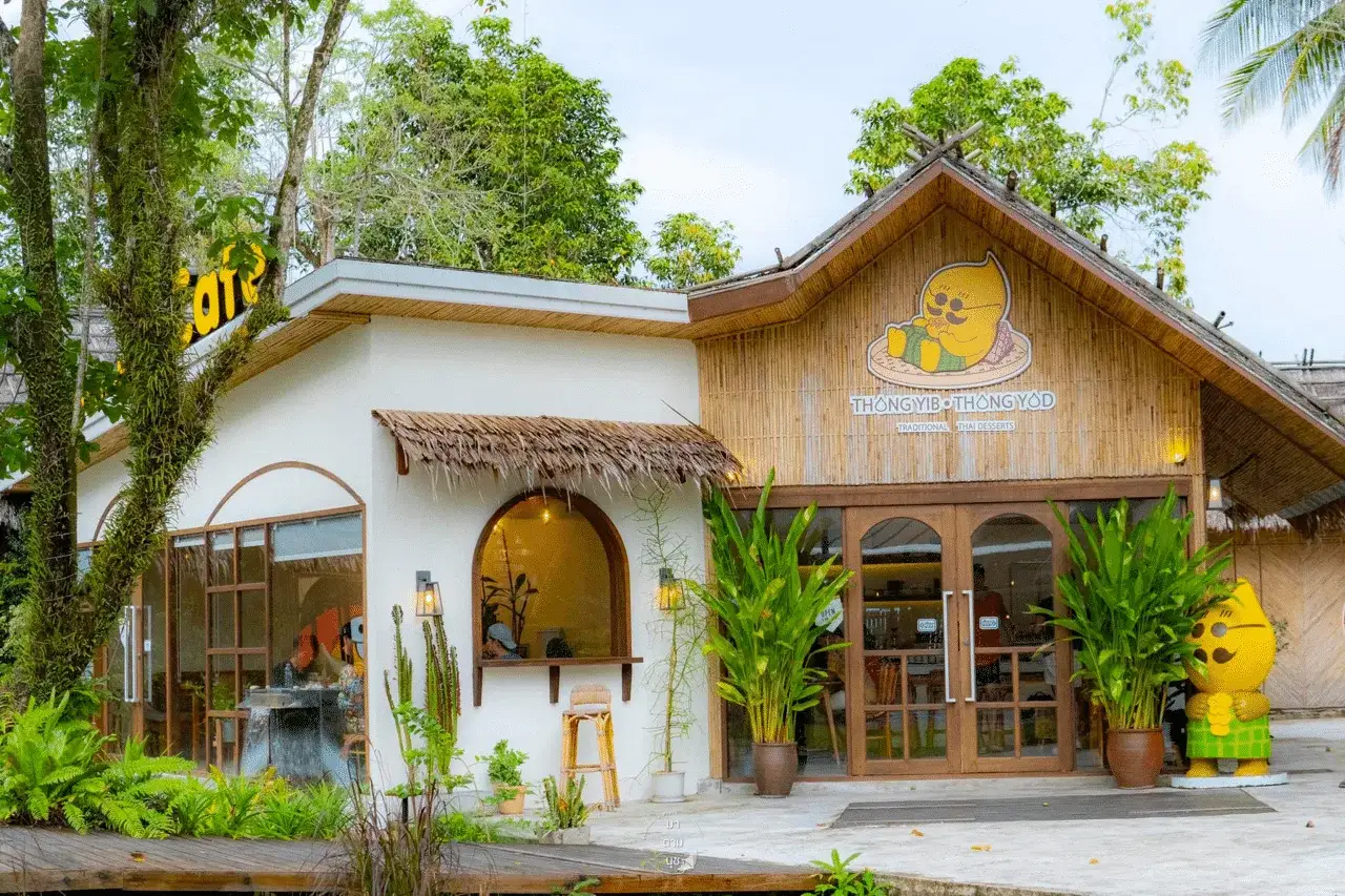 Wooden shopfront of Thongyib Thongyod Brunch & Cafe at Ao Nang Landmark, Krabi